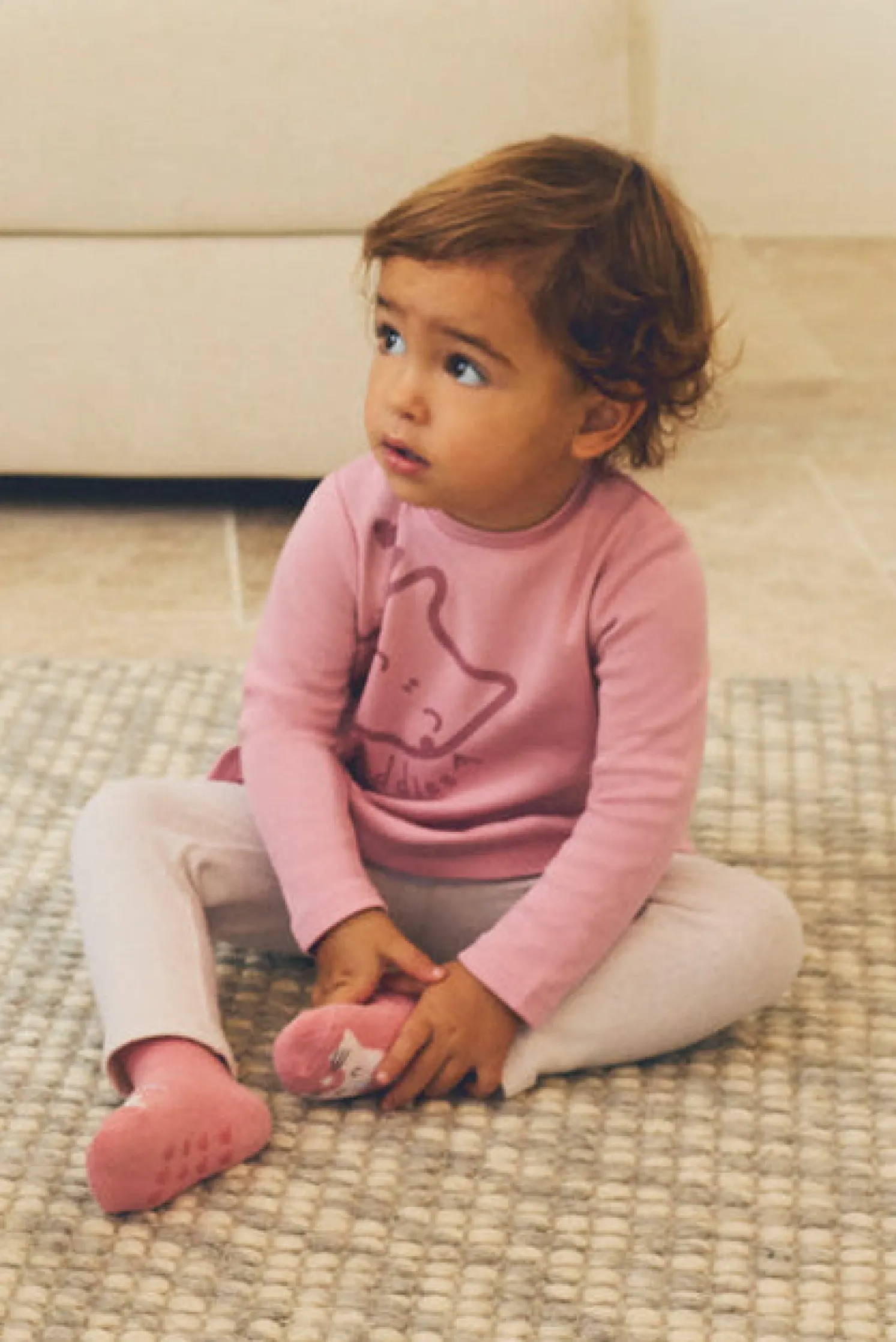 Conjunto bebé sudadera con volante y pantalón dibujo gatito