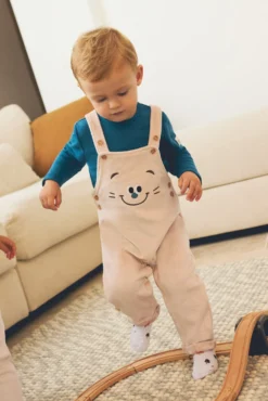 Conjunto bebé tipo pichi efecto pana cara gatito
