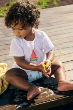 Conjunto camiseta y bañador bóxer bebé esstampado frutas