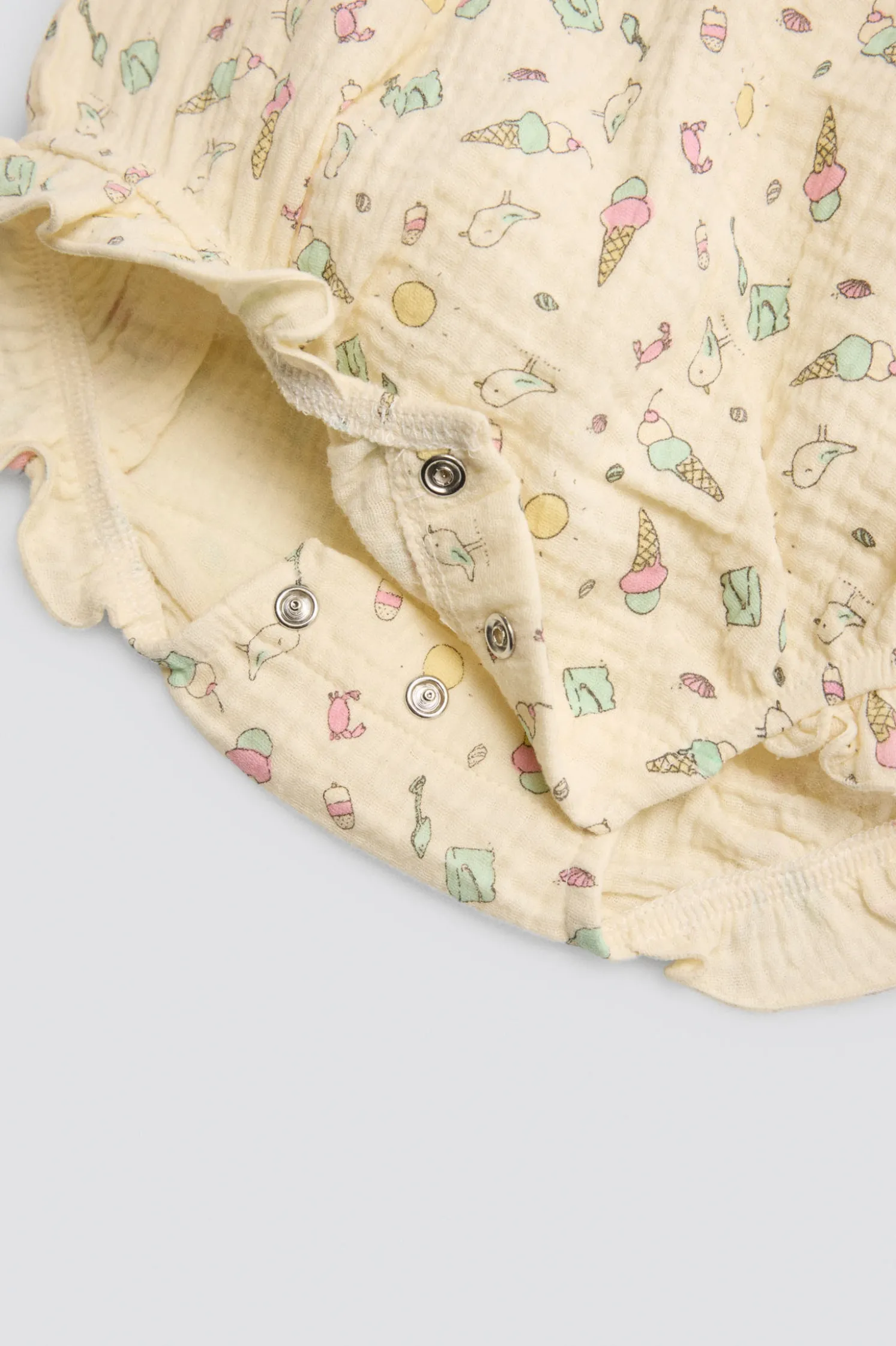 Conjunto ranita bebé sin mangas y gorrito estampado veraniego