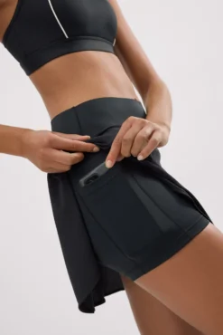 Falda deportiva Compressive con short y bolsillo interior negra