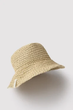 Gorro de rafia con borde moldeable