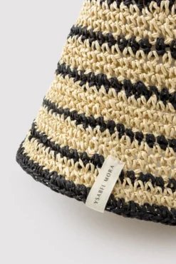 Gorro de rafia de rayas con borde moldeable
