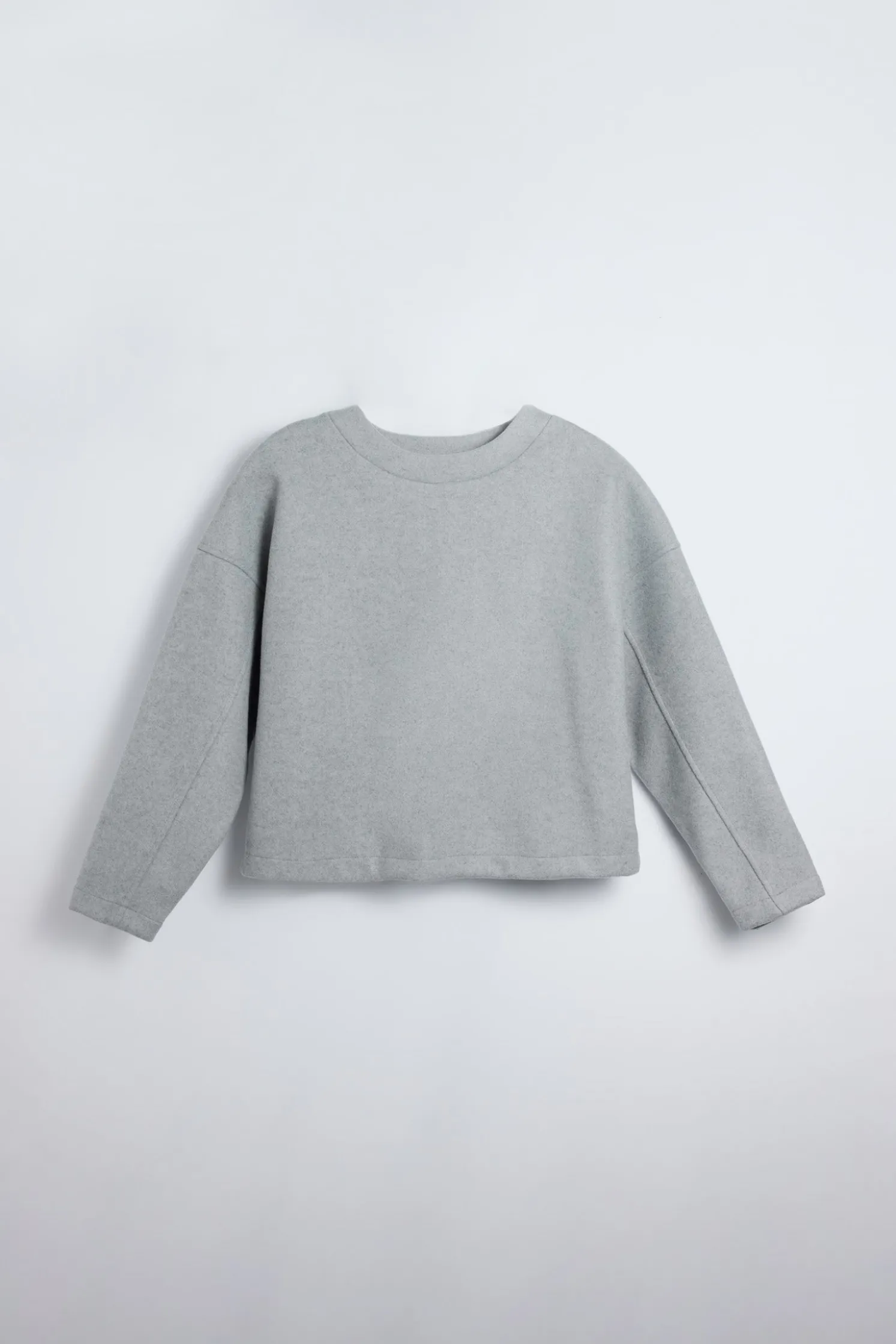 Jersey cálido estructura cuello redondo gris