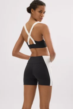 Leggings deportivos cortos efecto push-up negros con franja en contraste