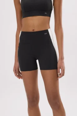 Leggings deportivos cortos efecto push-up negros con franja en contraste