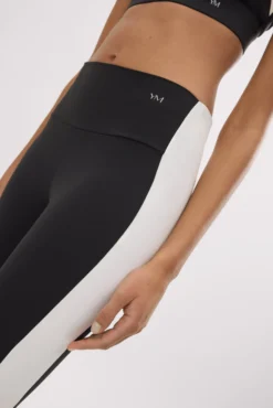 Leggings deportivos largos efecto push-up negros con franja en contraste