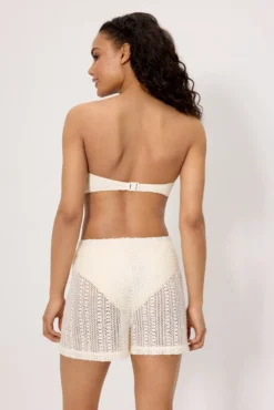 Pantalón corto calado marfil