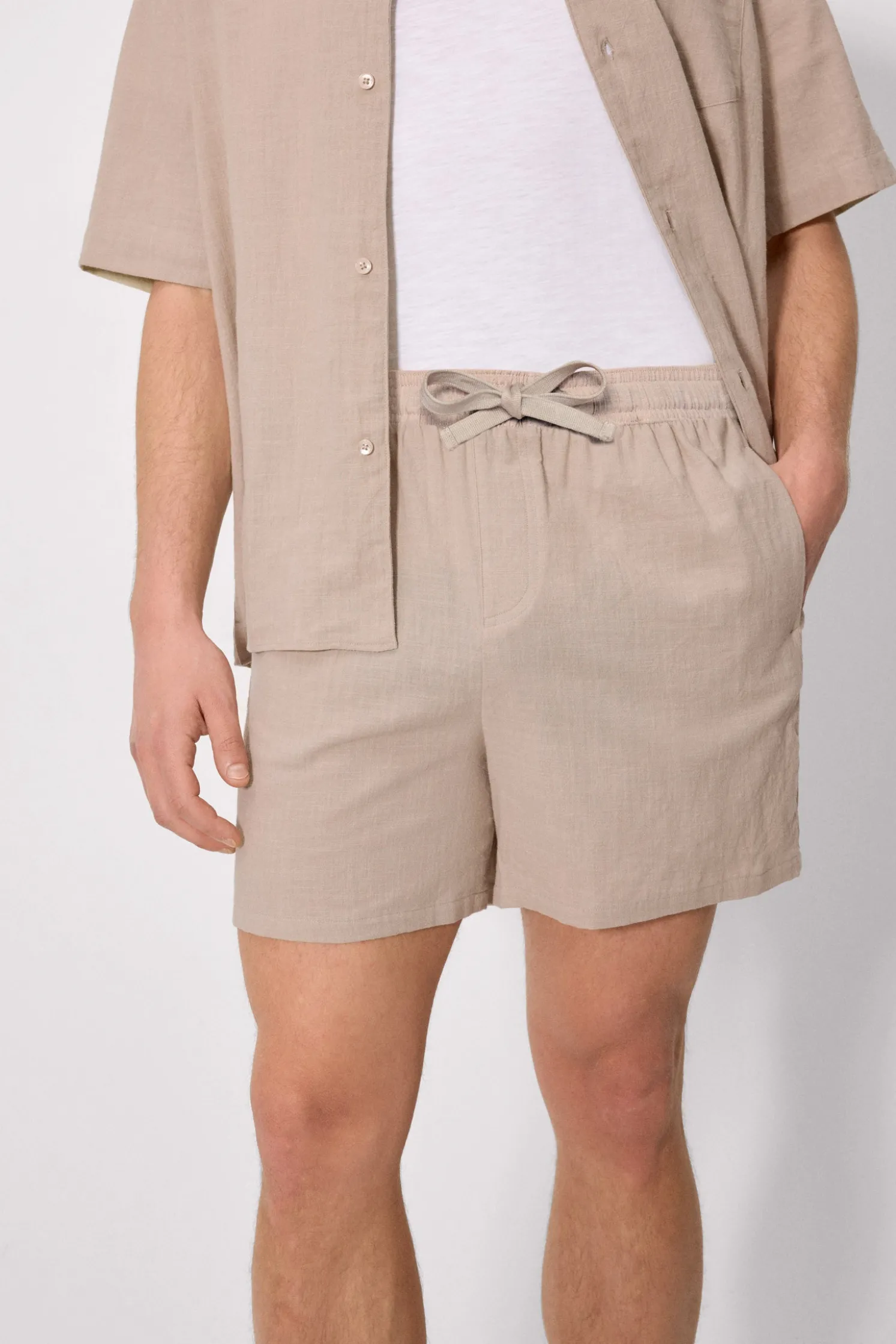 Pantalón corto con cordón algodón topo