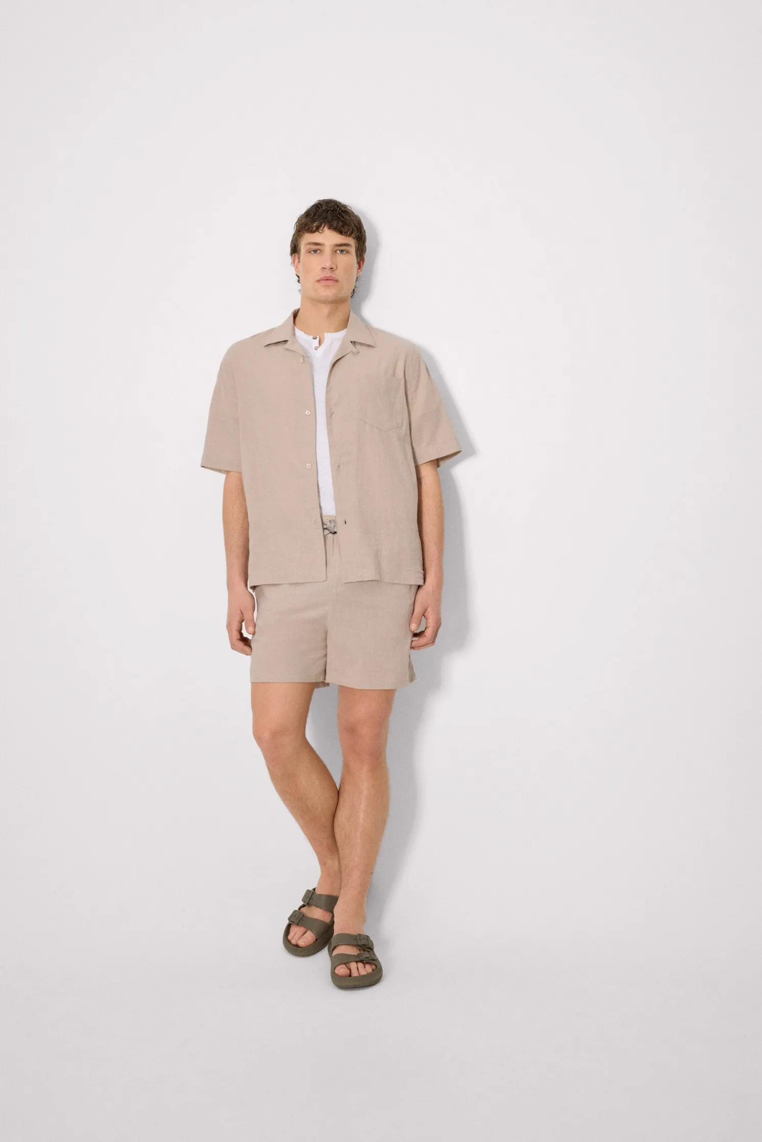 Pantalón corto con cordón algodón topo