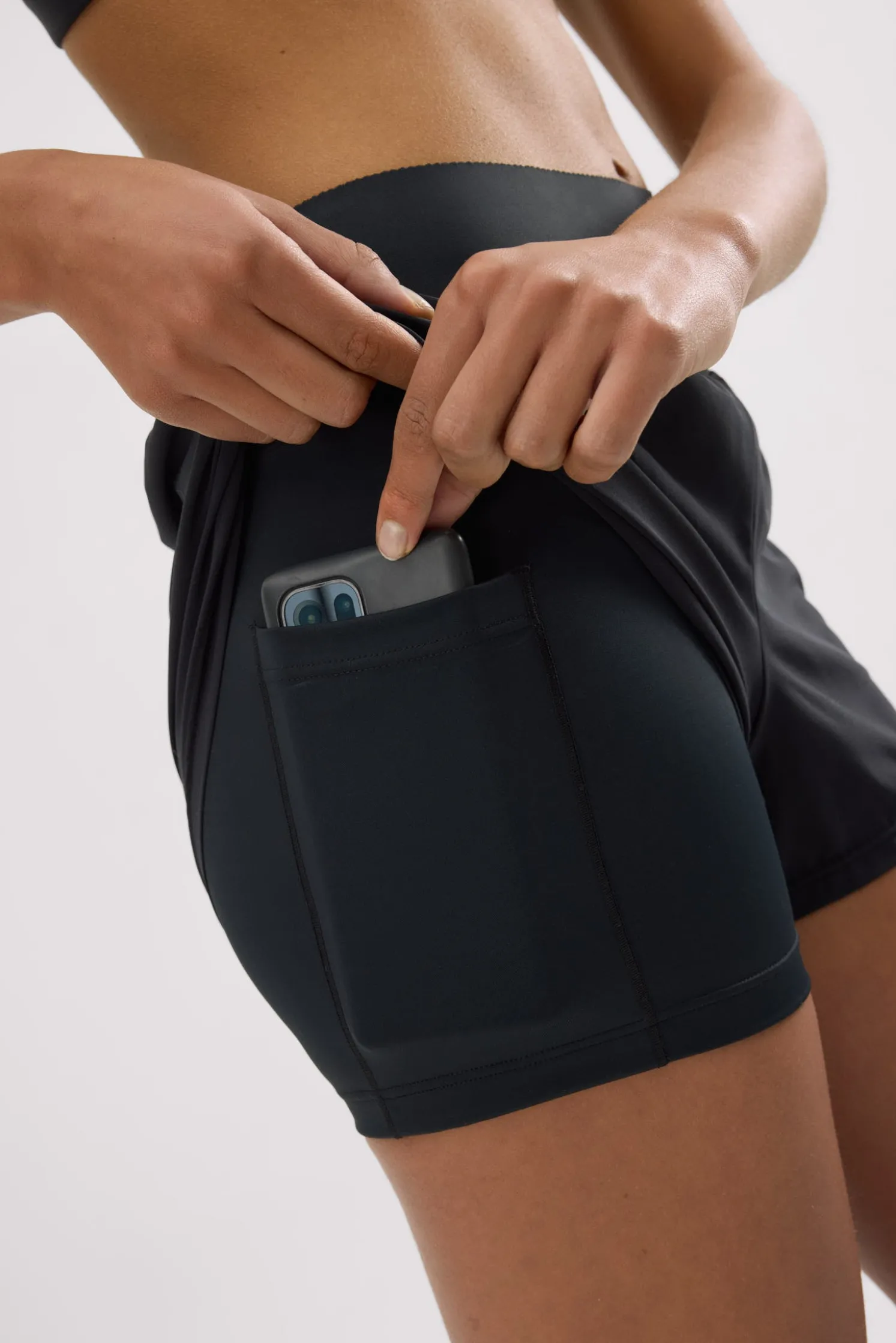 Pantalones deportivos cortos Compressive con short y bolsillo interior