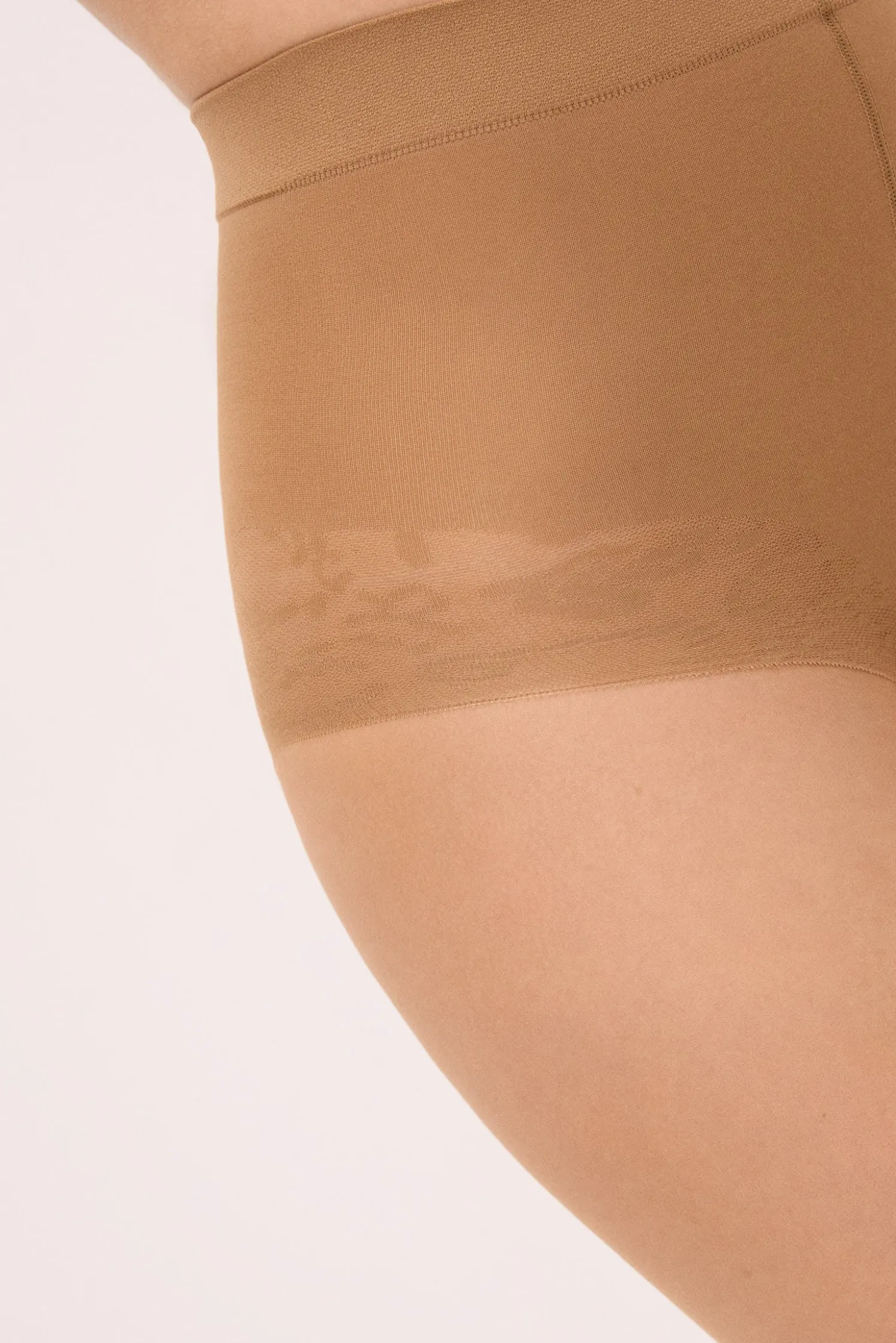 Panty reductor irrompible 10 denier marrón