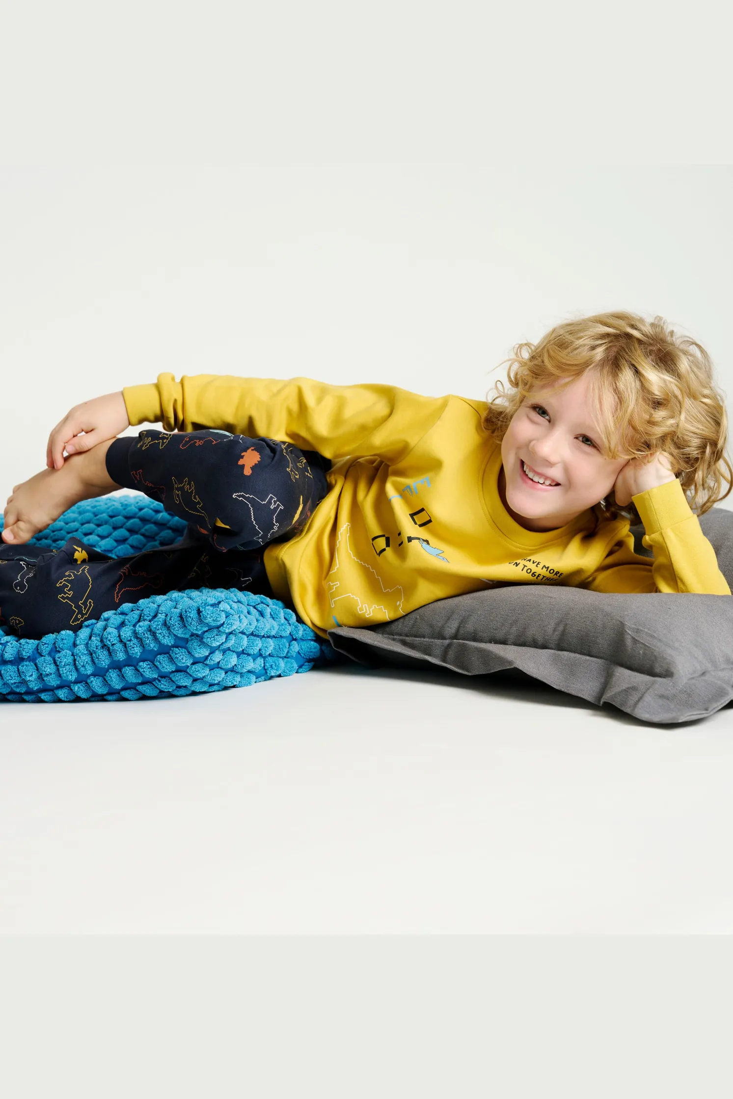 Pijama infantil 2-8 años estampado dinosaurios verde | MUYDEMI
