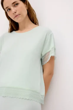 Pijama ligero camiseta manga corta y pantalón capri ancho verde