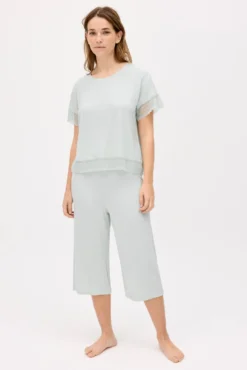 Pijama ligero camiseta manga corta y pantalón capri ancho verde