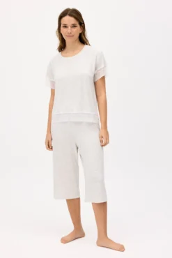 Pijama ligero camiseta manga corta y pantalón capri ancho gris