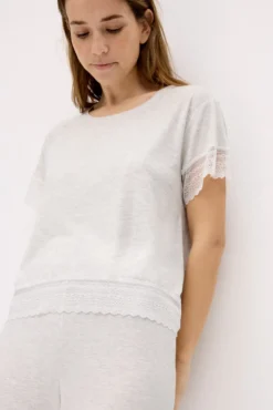 Pijama ligero camiseta manga corta y pantalón capri ancho gris