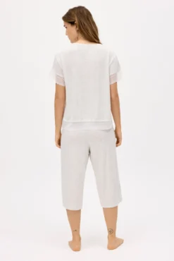Pijama ligero camiseta manga corta y pantalón capri ancho gris