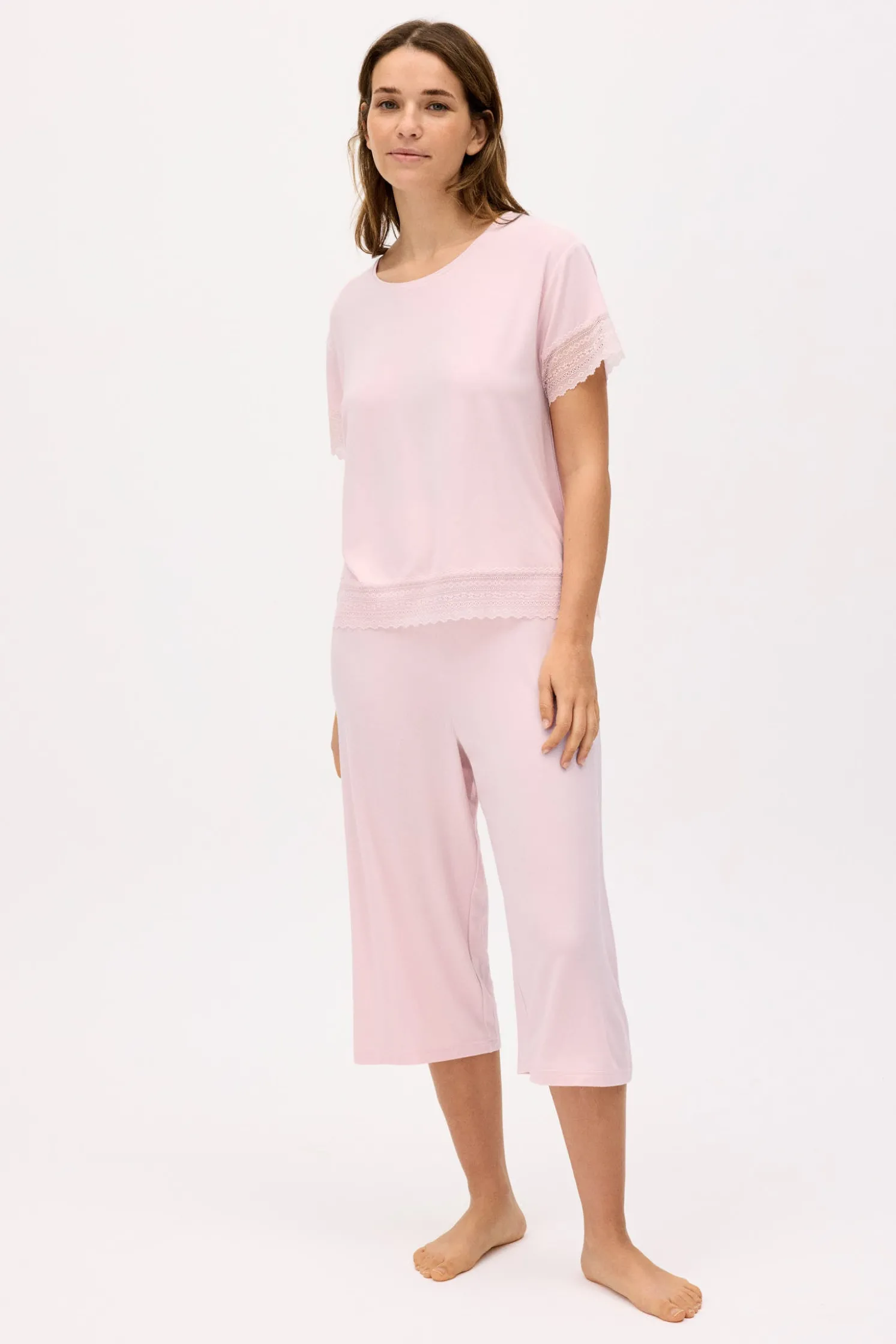 Pijama ligero camiseta manga corta y pantalón capri ancho rosa