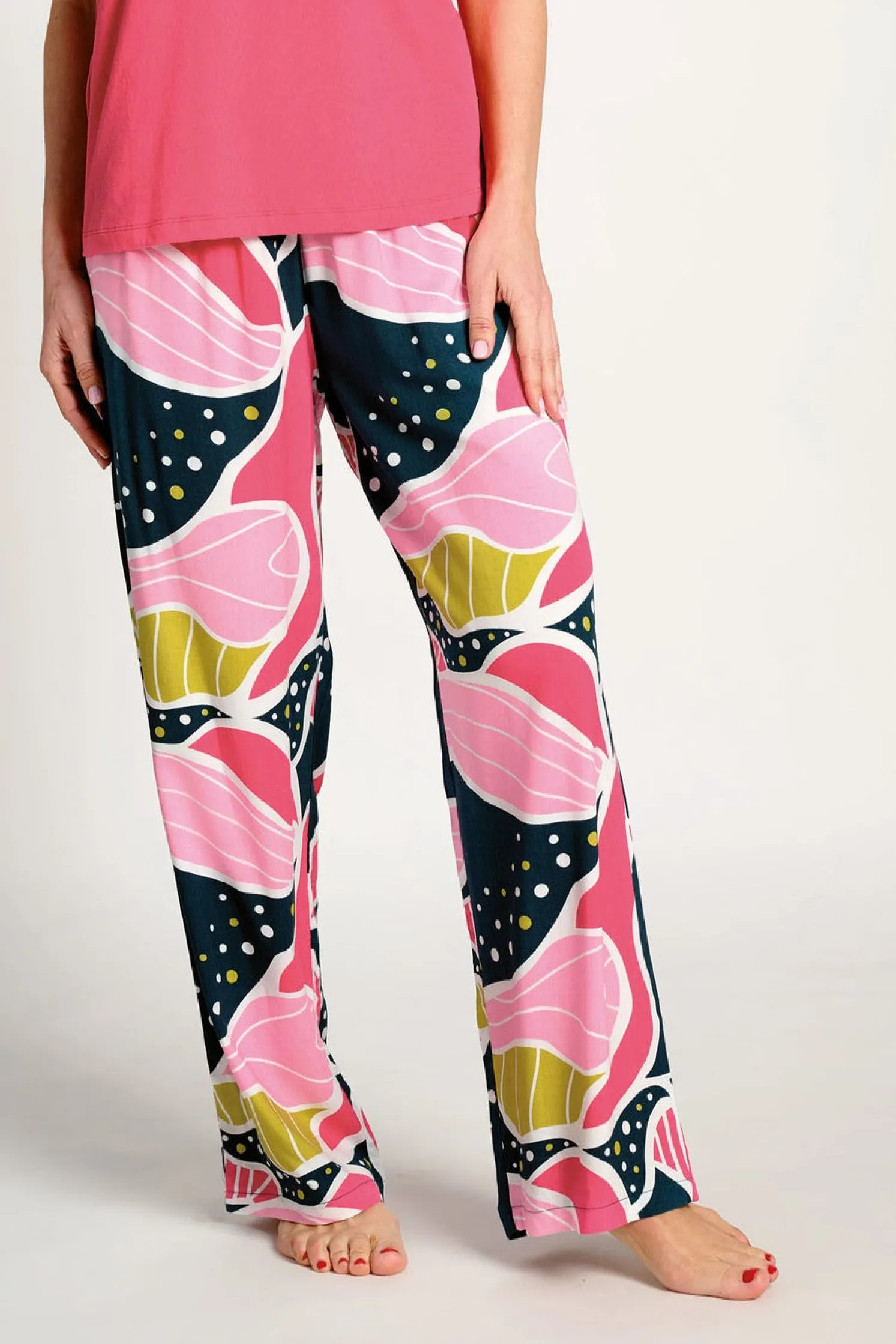 Pijama mujer manga corta y pantalón largo ancho estampado