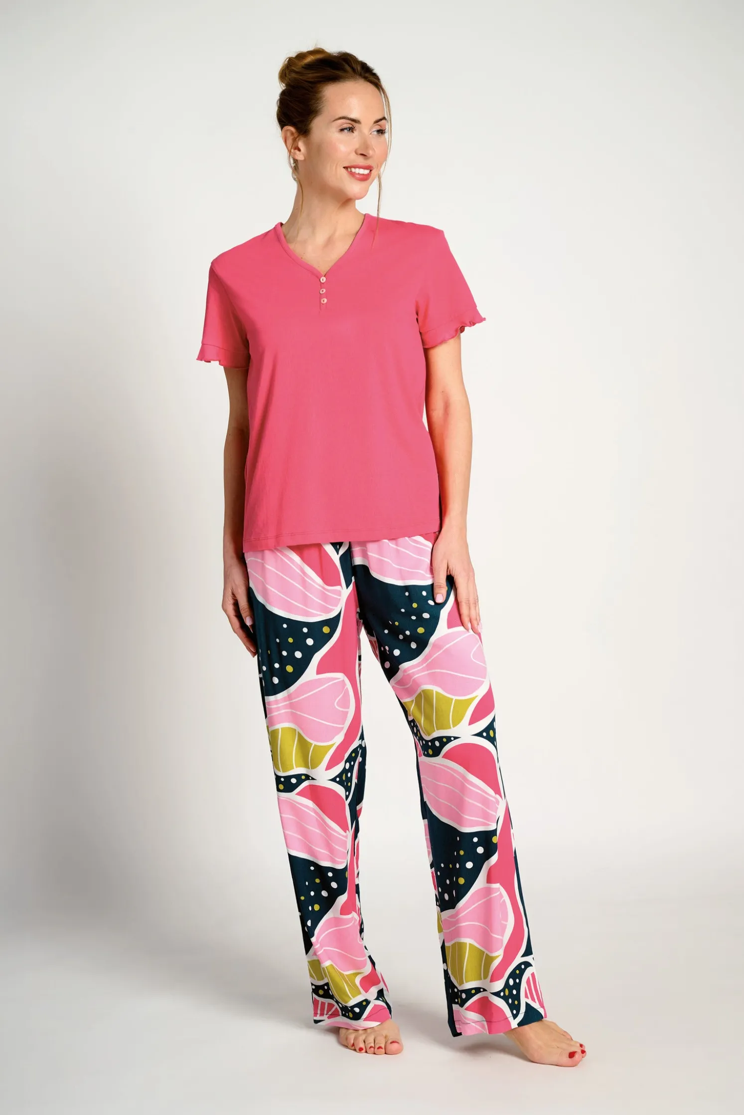 Pijama mujer manga corta y pantalón largo ancho estampado