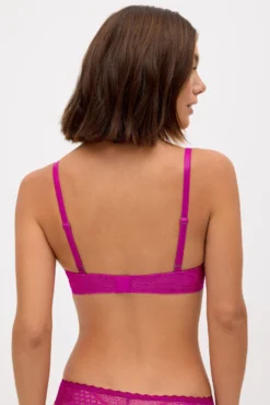 Sujetador con aro con relleno contorno con encaje fucsia