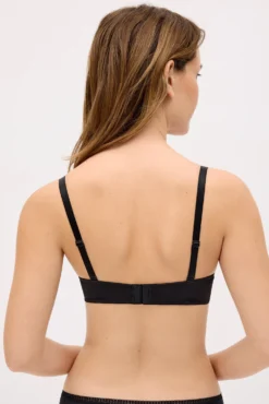 Sujetador push-up con encaje negro