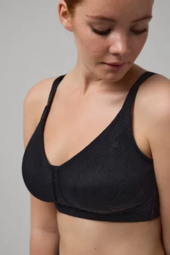 Sujetador reductor sin aro sin relleno diseño encaje negro