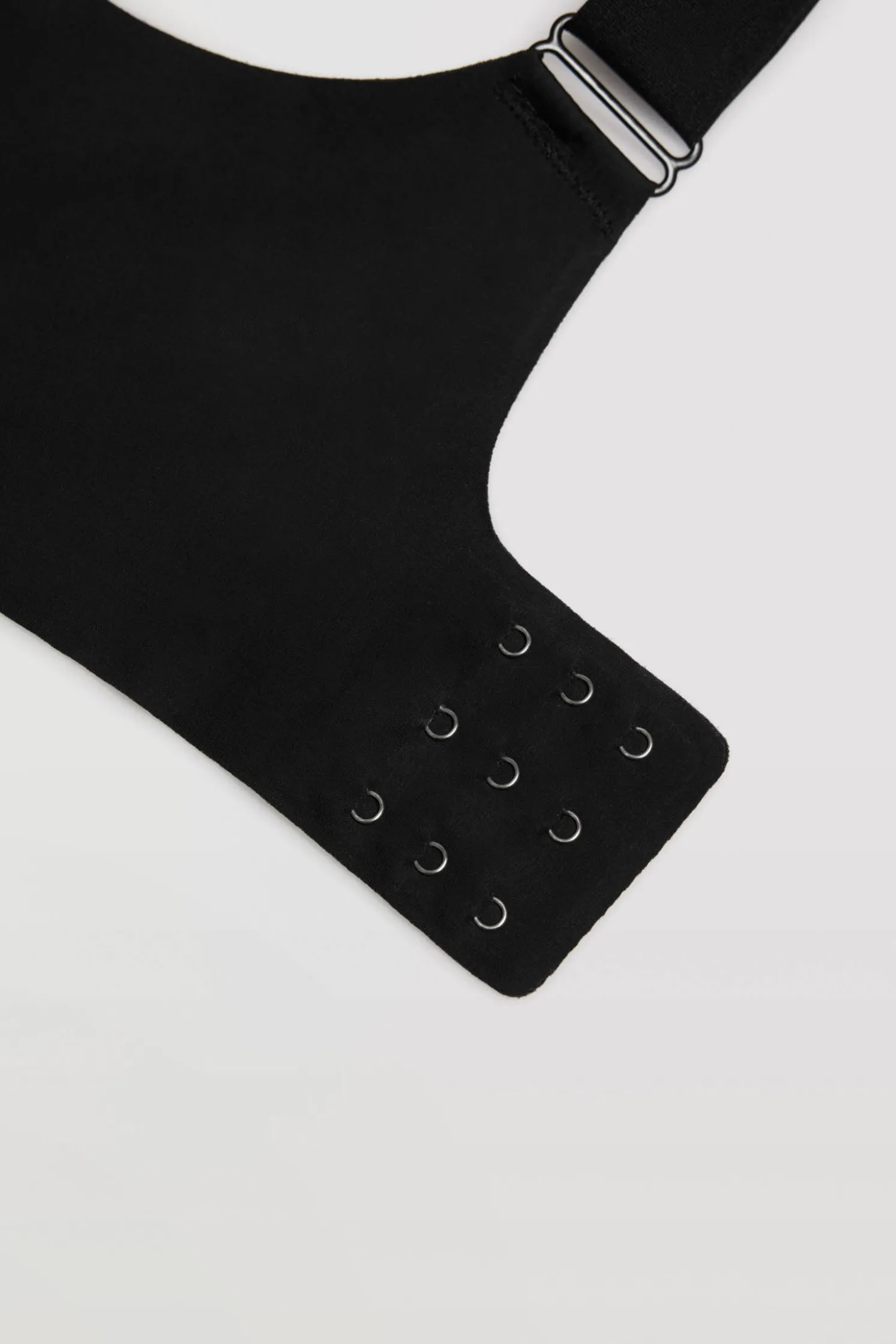 Sujetador sin aro con tirantes anchos y push-up ligero negro