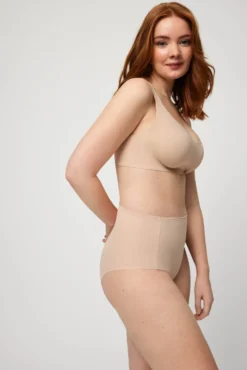 Sujetador sin aro con tirantes anchos y push-up ligero nude