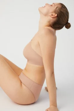 Sujetador sin costuras push up sin aro con relleno nude