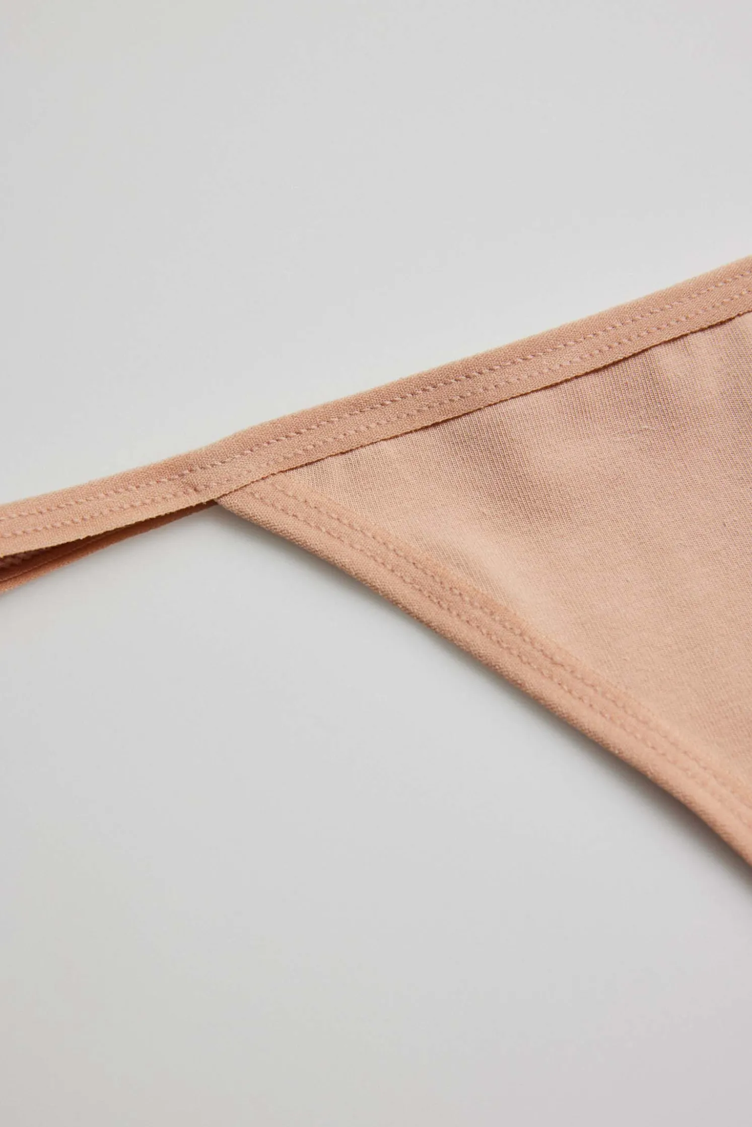 Tanga de hilo algodón nude