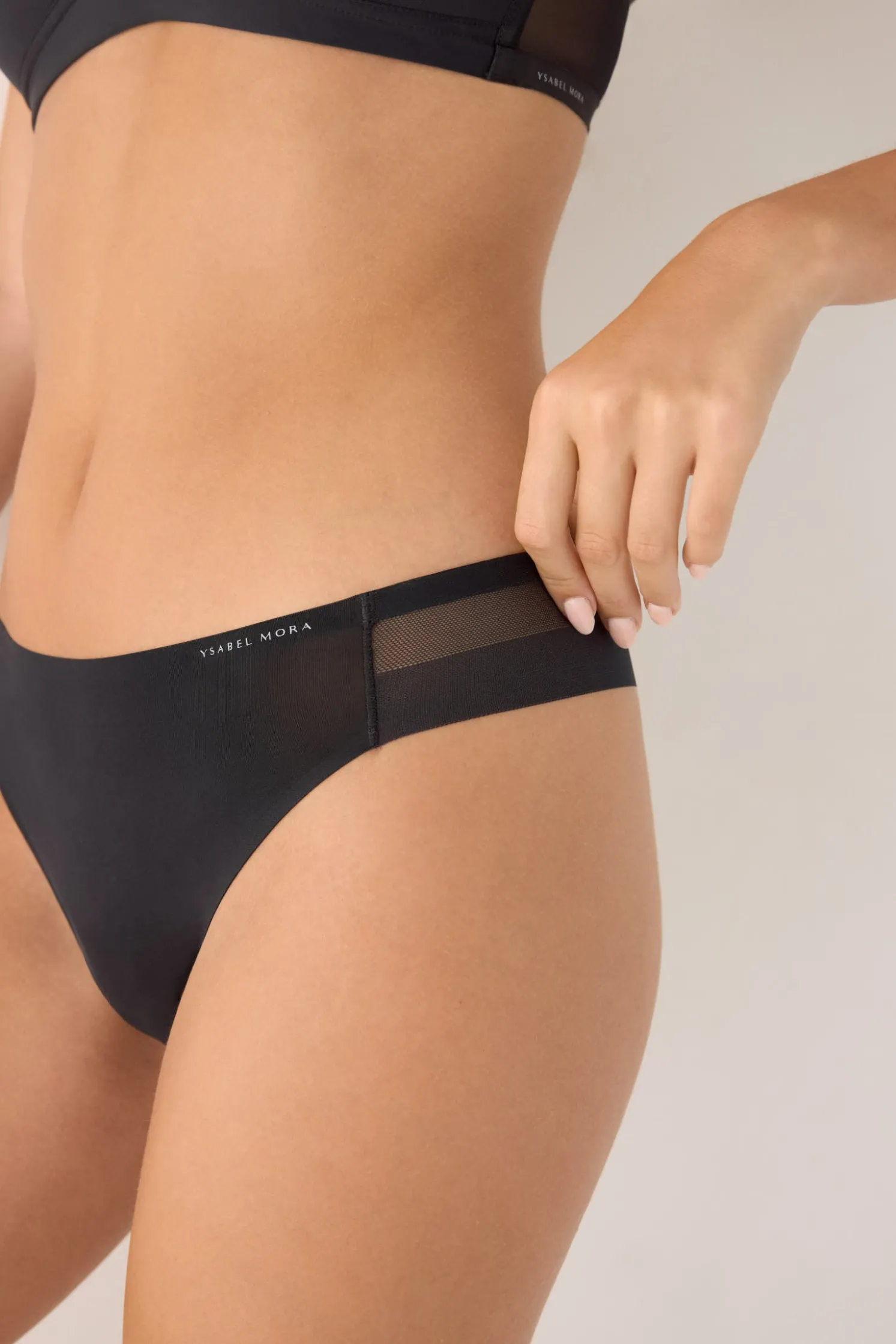 Tanga nomarks negro | Paula Echevarría