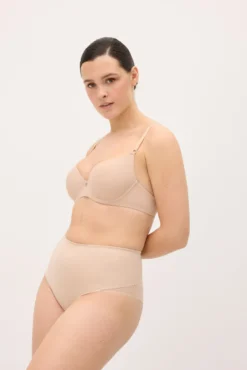 Tanga reductor compresión media encaje nude