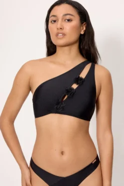 Top bikini asimétrico con brillo detalle flores negro