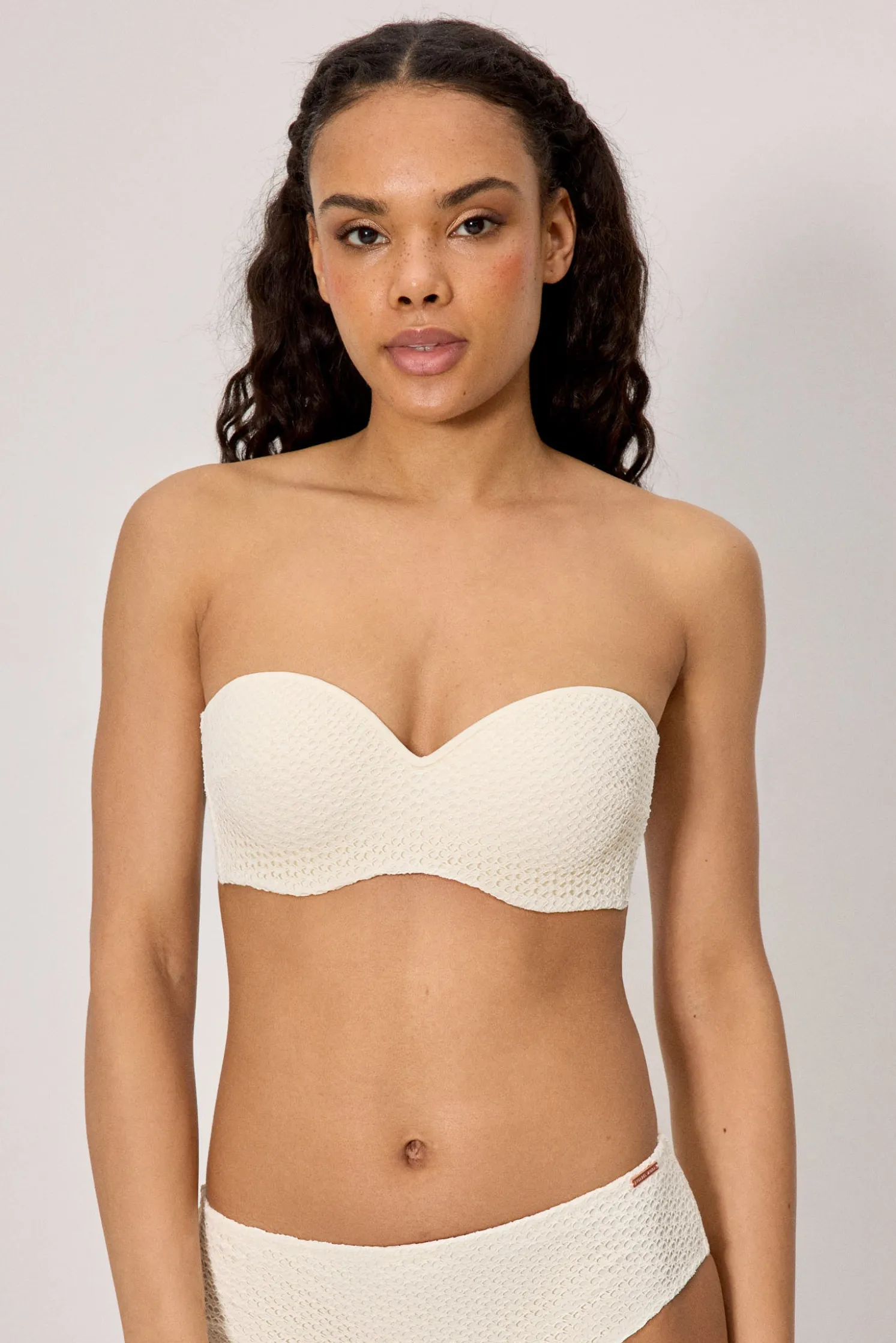 Top bikini bandeau tejido calado marfil copa C