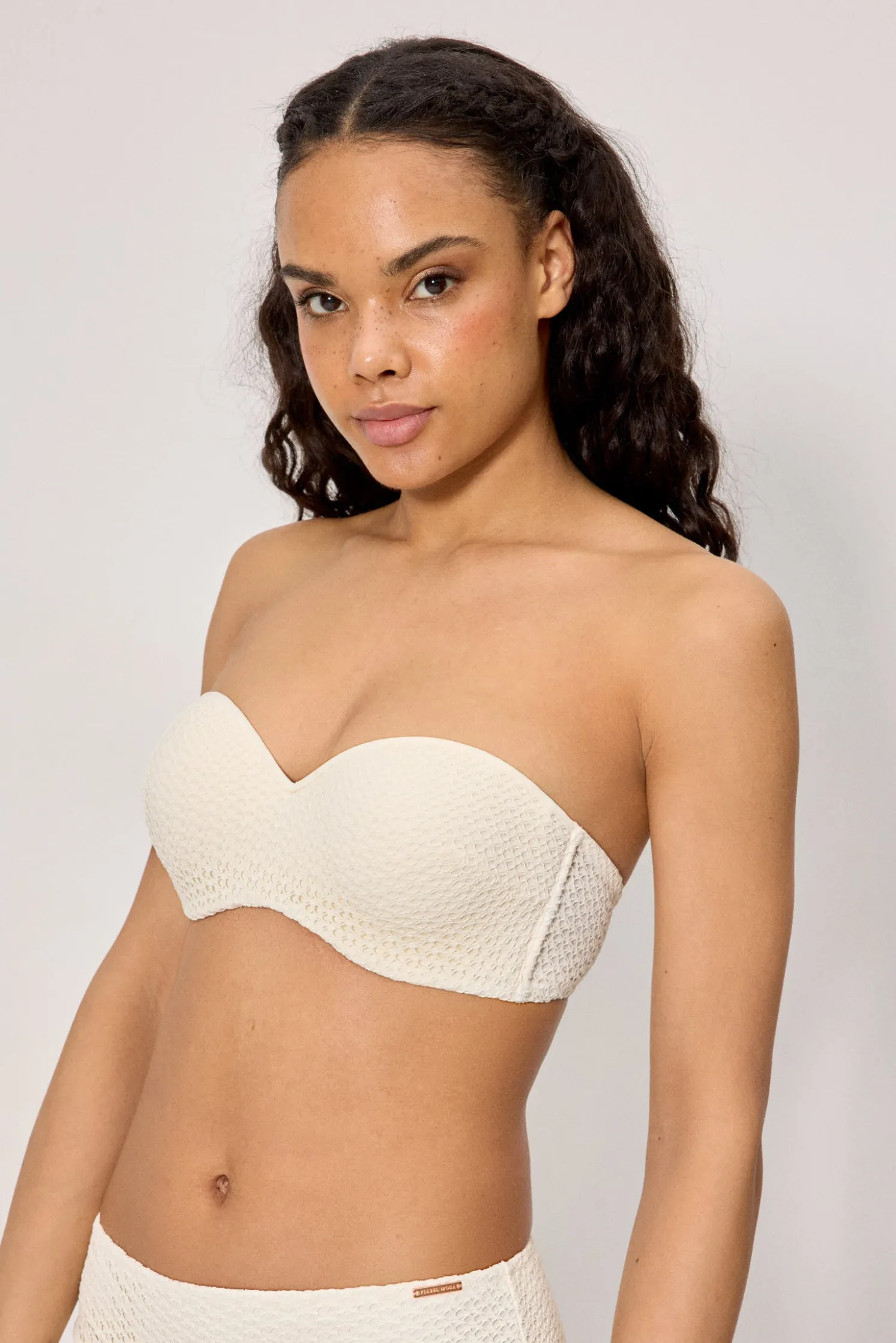 Top bikini bandeau tejido calado marfil copa C