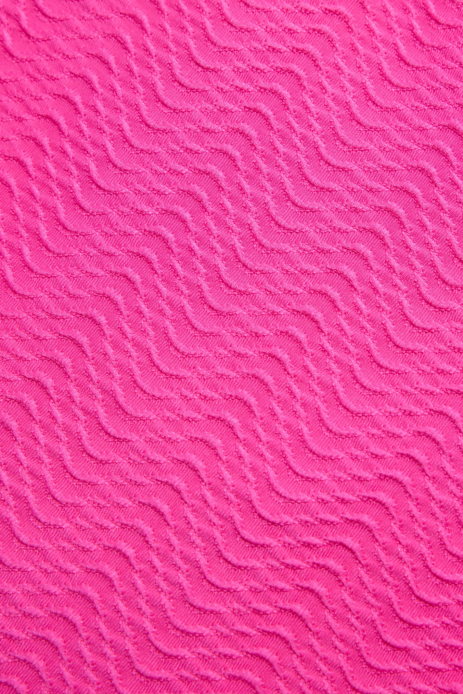 Top bikini juvenil texturizado detalles lazos fucsia