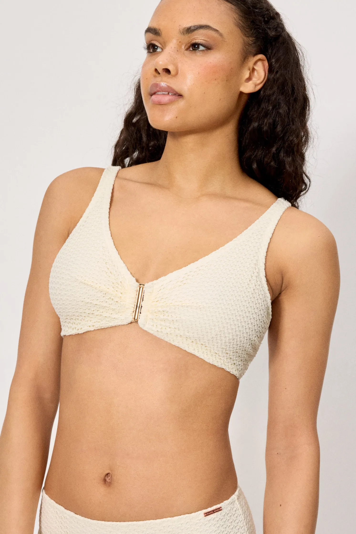 Top bikini reductor tejido calado marfil copa C