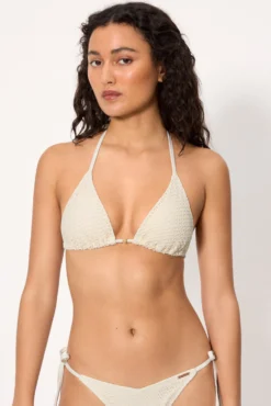 Top bikini triángulo tejido calado marfil copa B