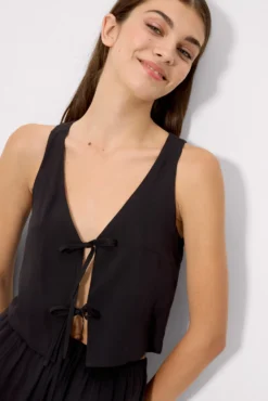 Top chaleco anudado tirantes negro