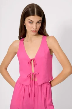 Top chaleco anudado tirantes rosa