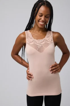 TÉRMICO Camiseta encaje sin mangas nude