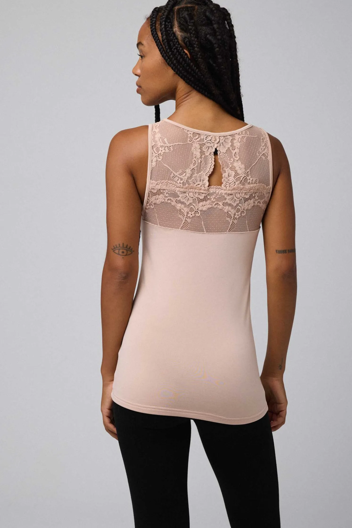 TÉRMICO Camiseta encaje sin mangas nude
