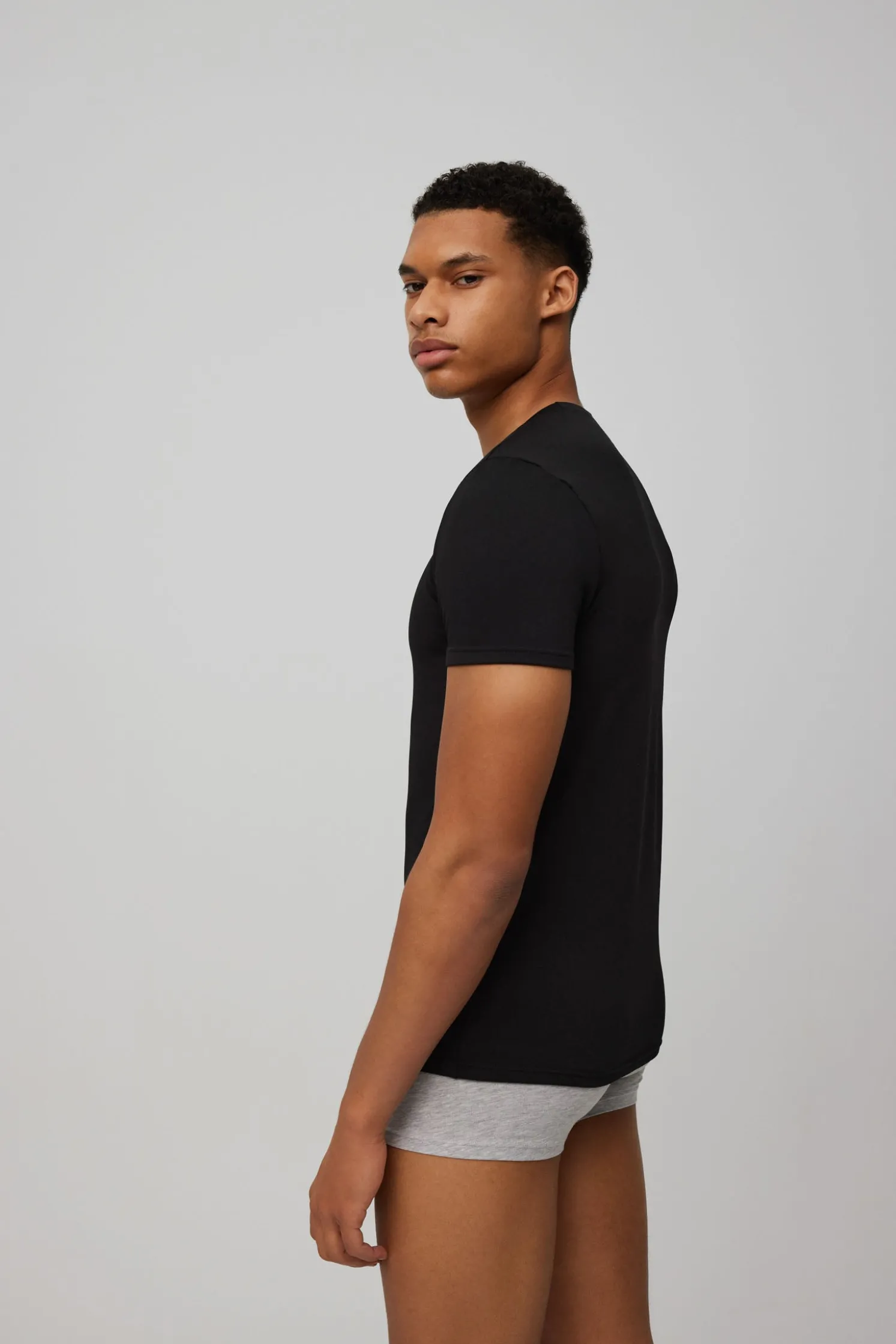 TÉRMICO Camiseta interior cuello pico manga corta negro