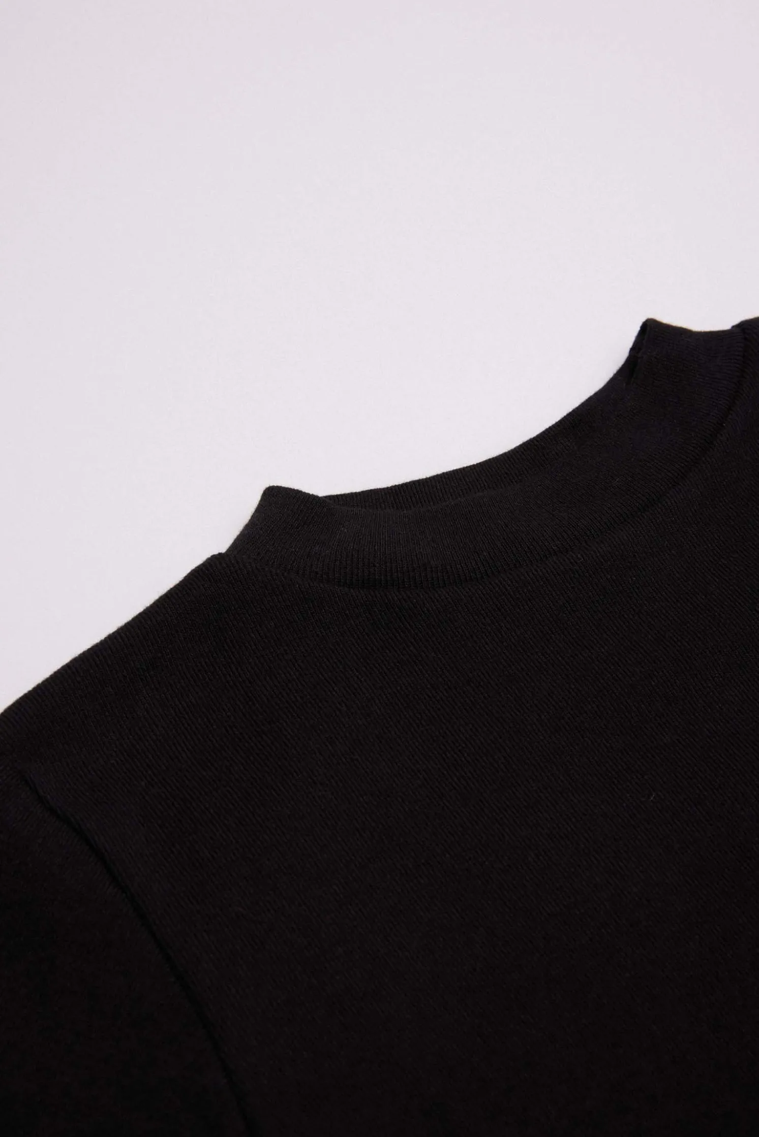 TÉRMICO LIGERO Camiseta manga larga cuello semicisne negra