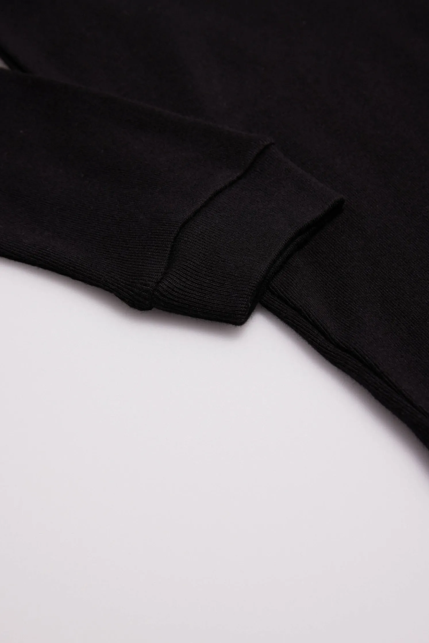 TÉRMICO LIGERO Camiseta manga larga cuello semicisne negra