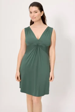 Vestido corto escote en V verde botella