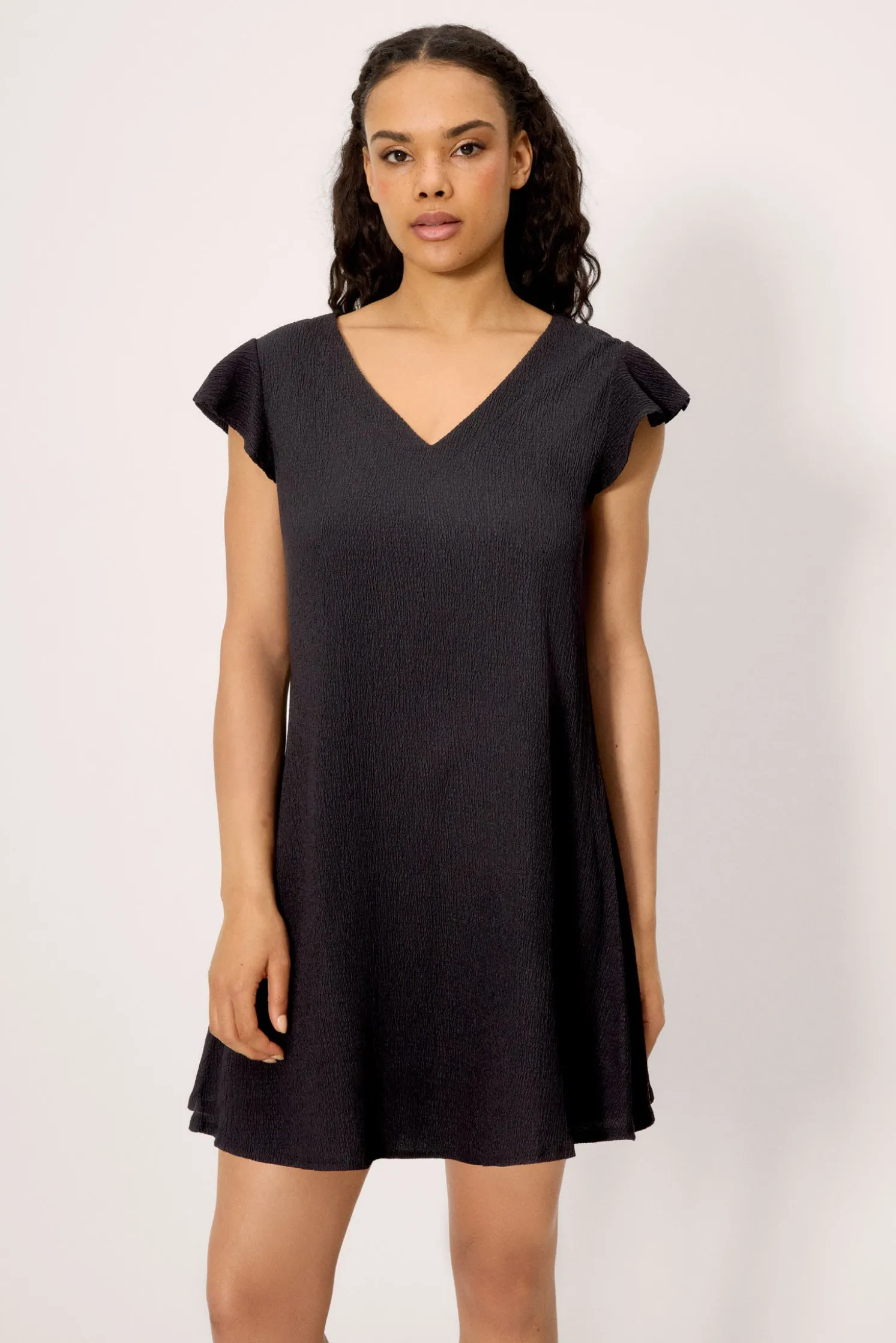 Vestido corto ligero negro