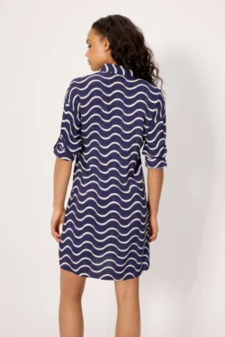 Vestido corto media manga estampado ondas